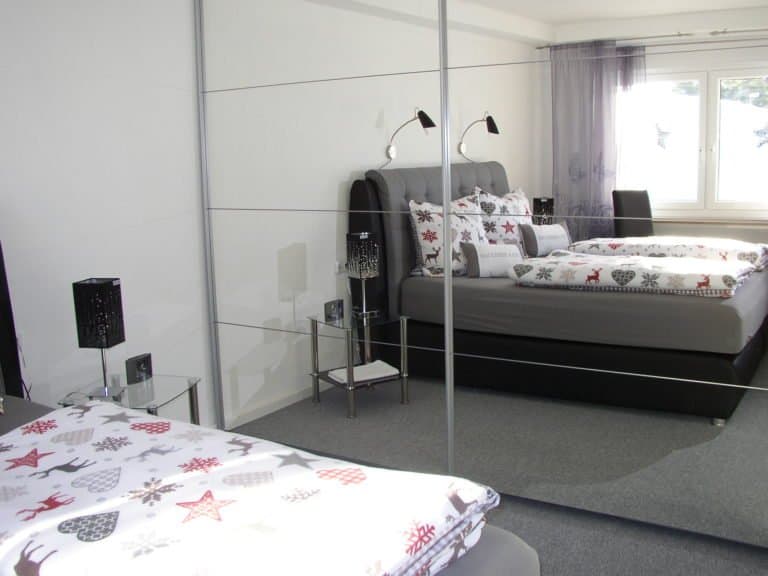 Ferienwohnung Braunlage - Spiegel-Kleiderschrank