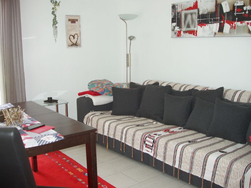 Wohnzimmer mit Couch in der Fewo-Braunlage